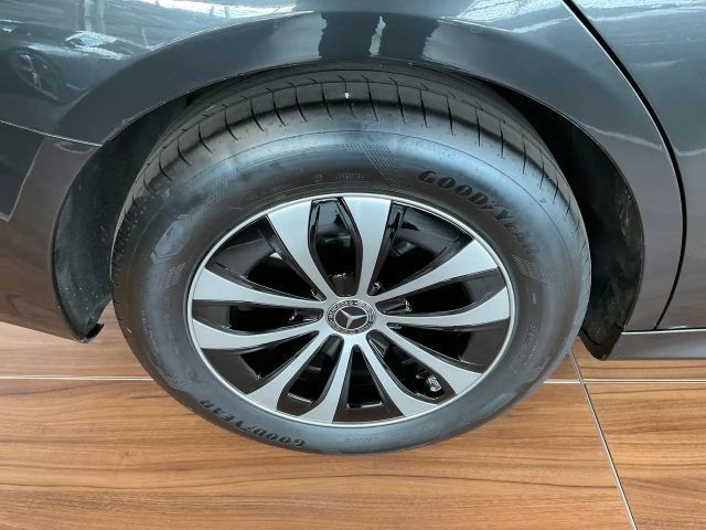 Mercedes-Benz E 220 AVANTGARDE E 220 d Sedan