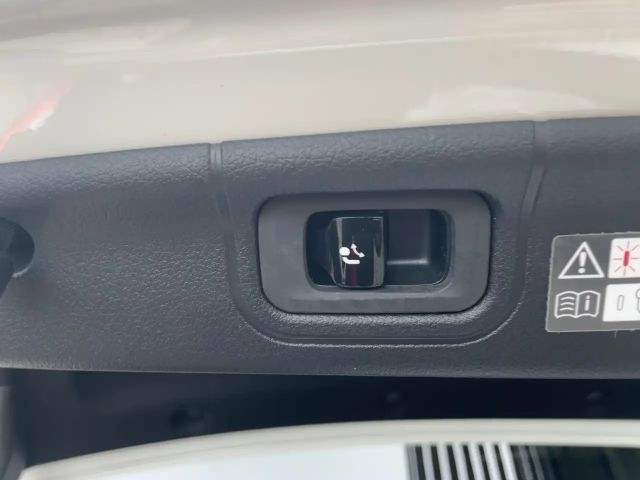 Mercedes-Benz C 200 4MATIC Sedan