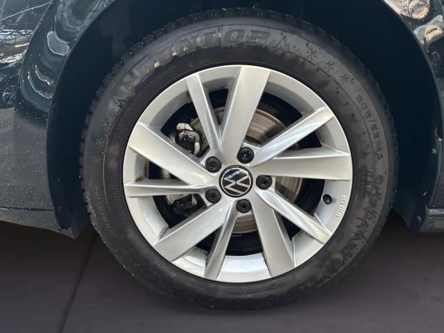 Volkswagen Golf Life Plus