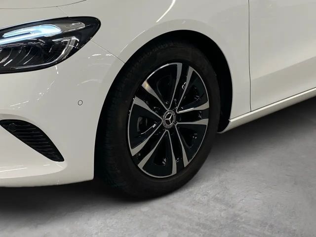 Mercedes-Benz B 200 Progressive Sedan