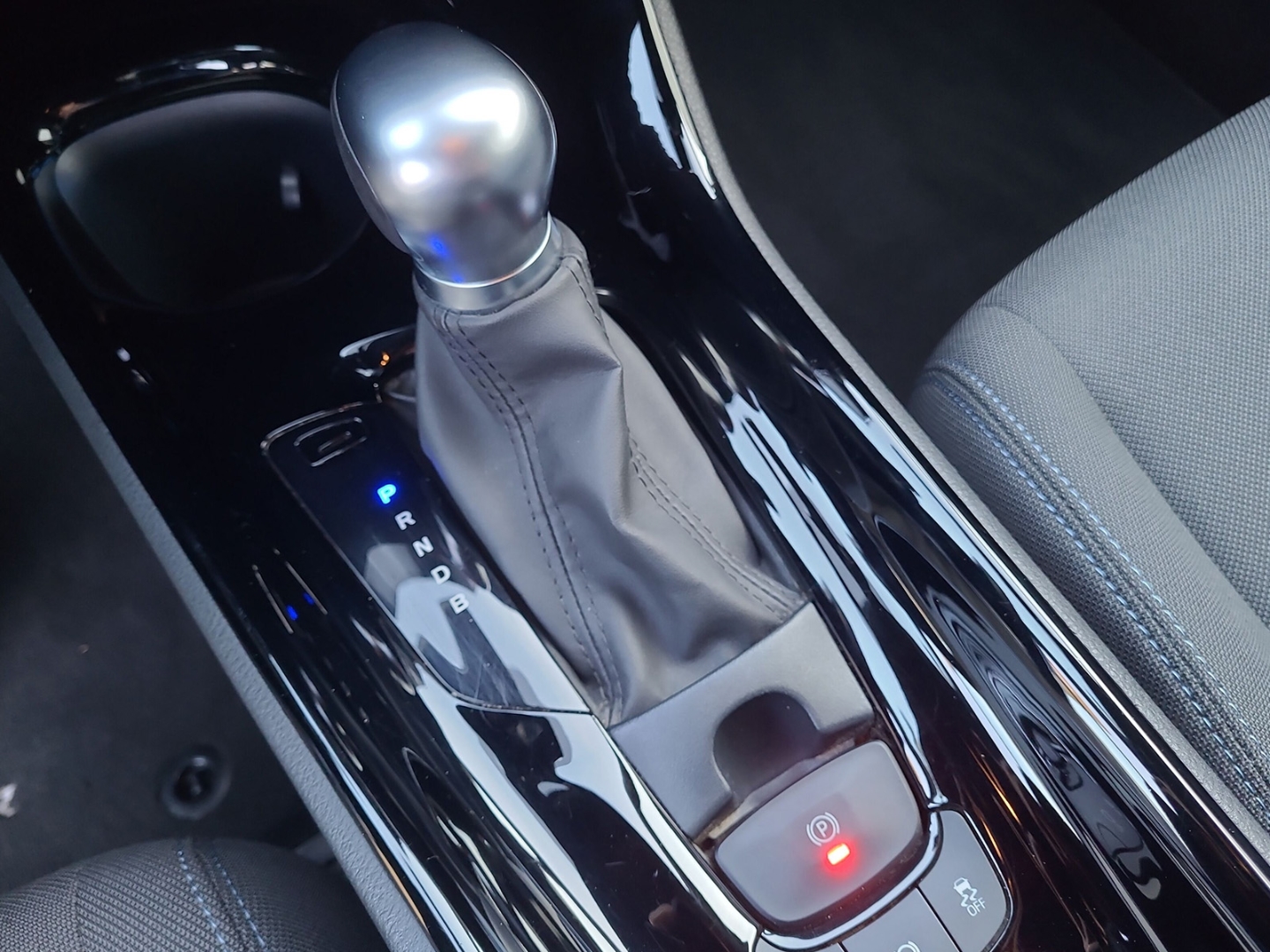 Toyota C-HR 5-deurs Team D