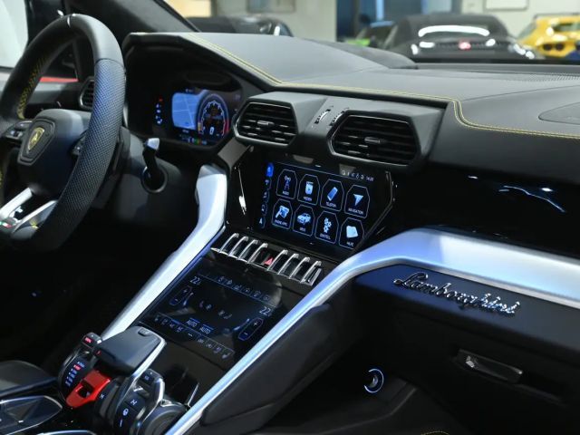 Lamborghini Urus AWD