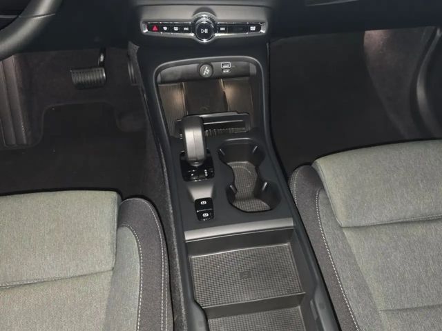 Volvo XC40 Core Recharge T4