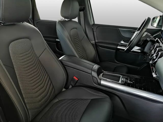 Mercedes-Benz B 200 Progressive Sedan