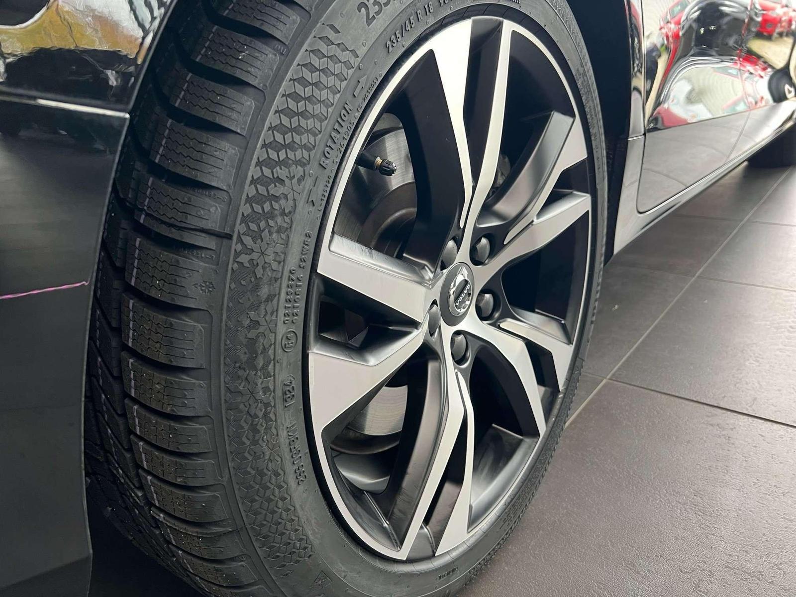 Volvo S60 AWD R-Design Recharge