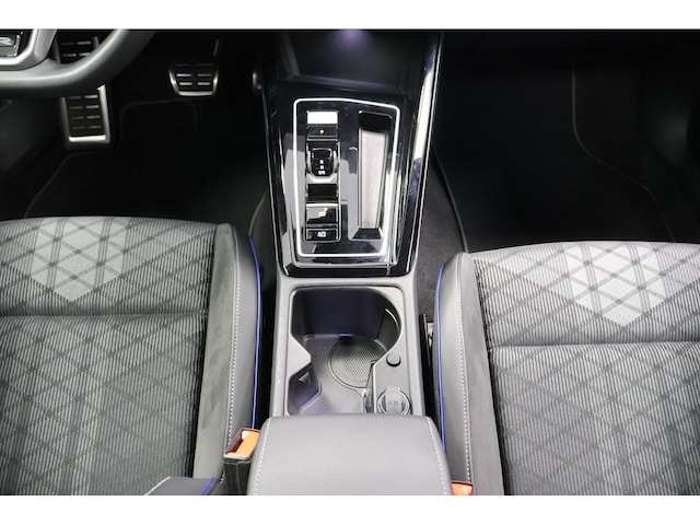 Volkswagen Golf 2.0 TDI DSG Golf VIII R-Line