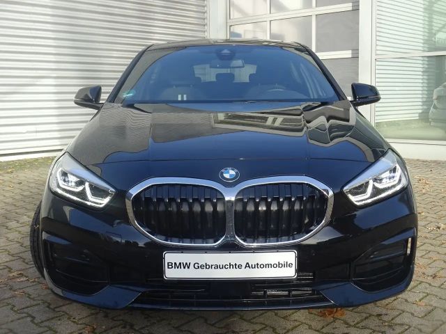 BMW 118 118i Sedan Sport Line