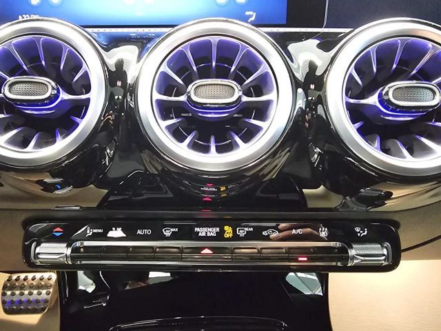 Mercedes-Benz CLA 200 AMG Line