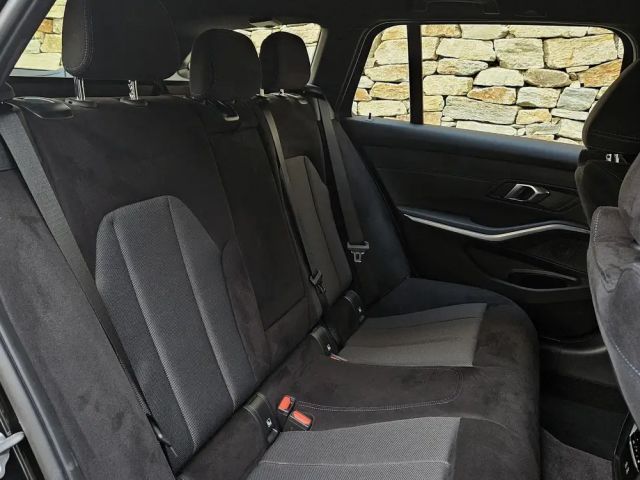 BMW 330 330i Touring xDrive