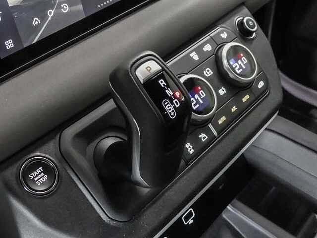 Land Rover Defender 110 Dynamic SE