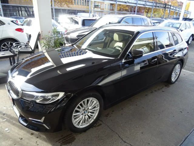BMW 320 320d Luxury Line Touring xDrive