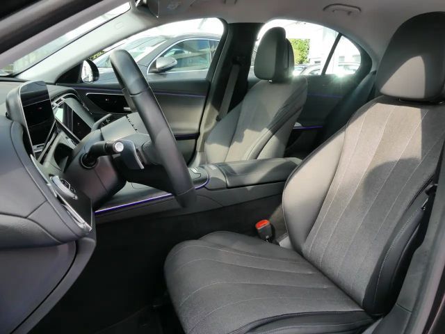 Mercedes-Benz E 200 AVANTGARDE Sedan