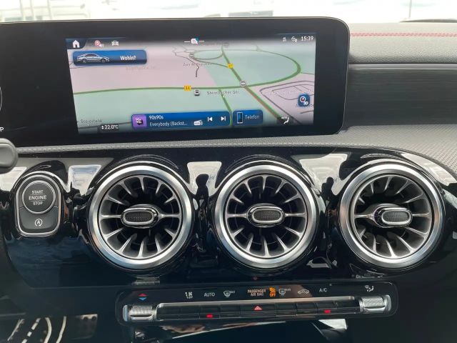 Mercedes-Benz CLA 200 AMG Line Coupé