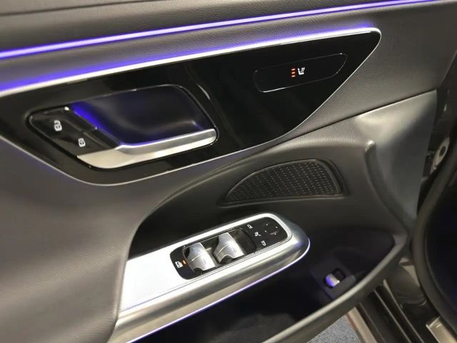 Mercedes-Benz E 200 AVANTGARDE Sedan