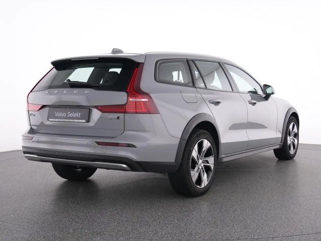 Volvo V60 Cross Country AWD Plus