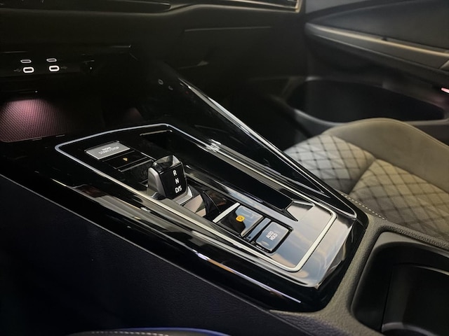 Volkswagen Golf 1.5 eTSI DSG R-Line