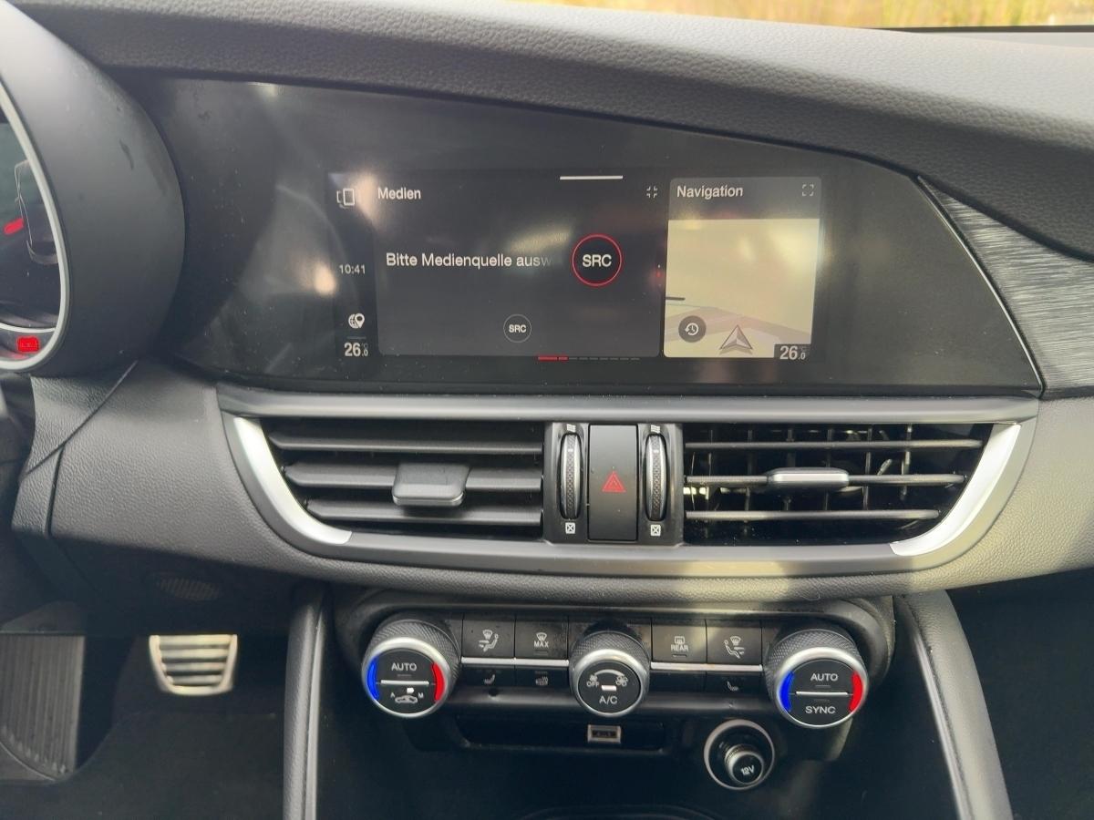 Alfa Romeo Giulia AT8