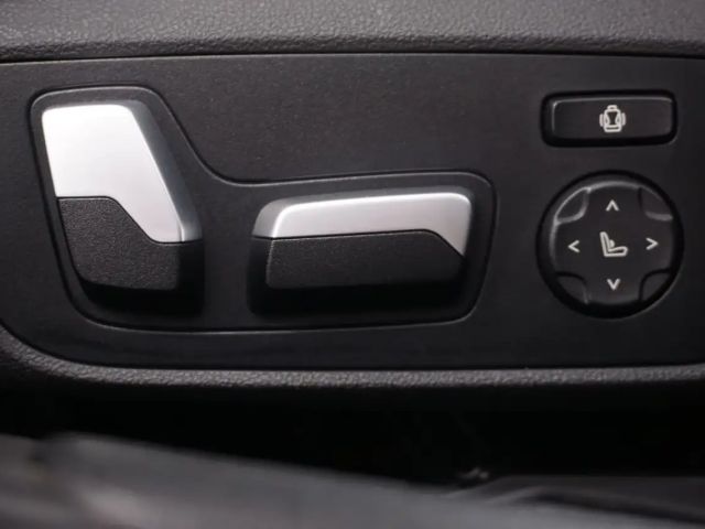 BMW 330 330e M-Sport xDrive