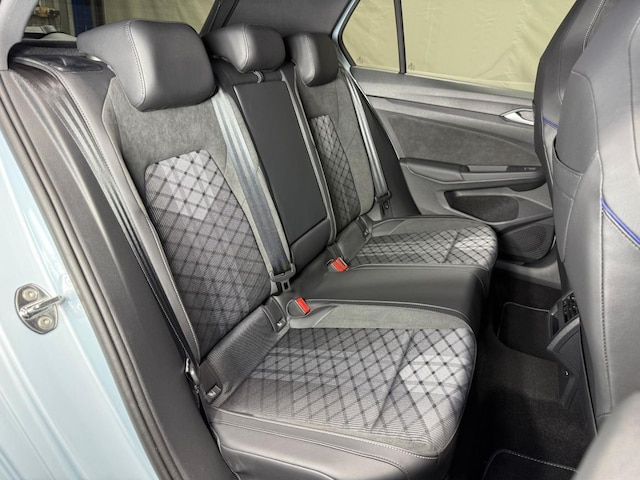 Volkswagen Golf 1.5 eTSI DSG R-Line