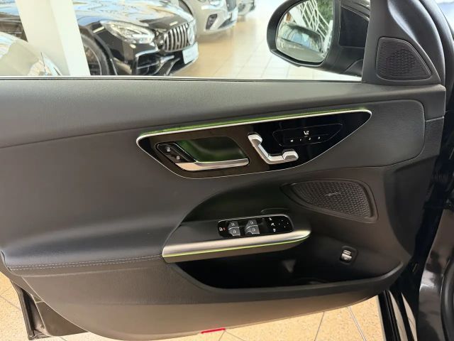 Mercedes-Benz C 200 C 200 d Sedan