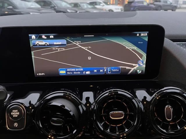 Mercedes-Benz GLA 180 *LED Navi Sitzh. Rückfahrkamera DAB*