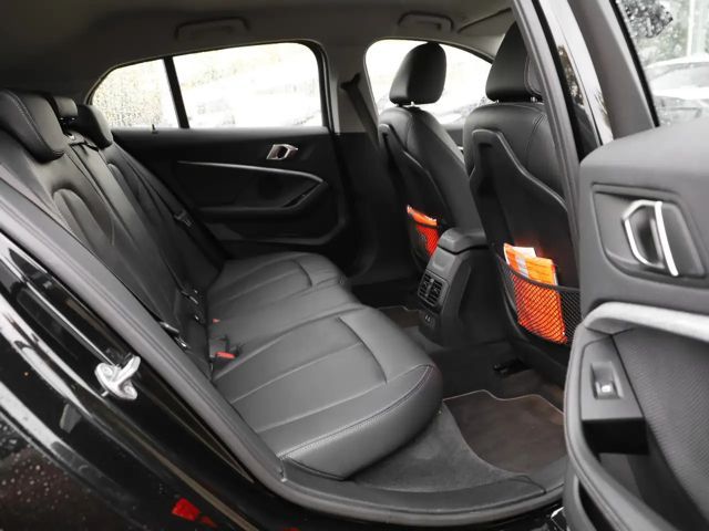 BMW 118 118i Luxury Line Sedan