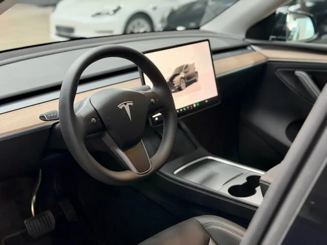 Tesla Model Y RWD