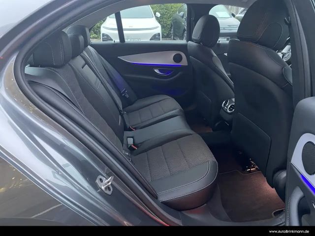 Mercedes-Benz E 200 E 200 d Sedan