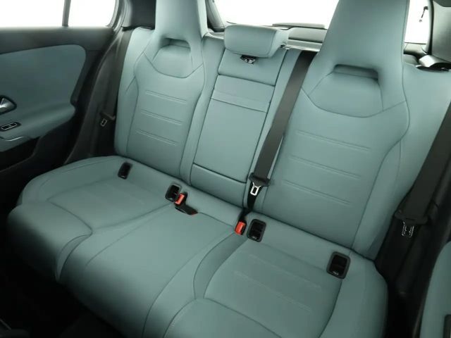 Mercedes-Benz A 200 A 200 d AMG Line