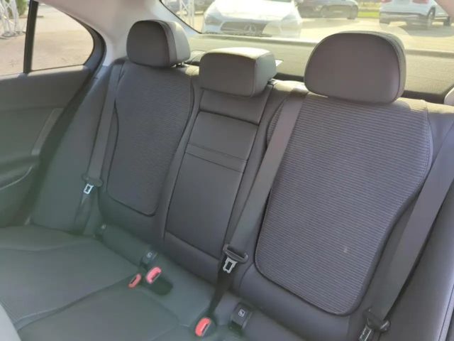 Mercedes-Benz C 200 C 200 d Sedan