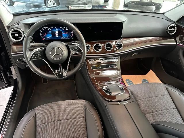 Mercedes-Benz E 220 4MATIC E 220 d Sedan