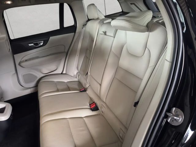 Volvo V60 Cross Country AWD Plus