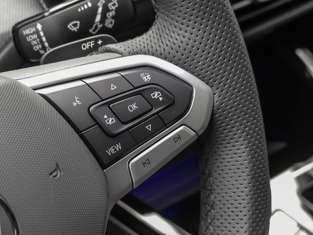 Volkswagen Golf 1.5 eTSI R-Line Variant