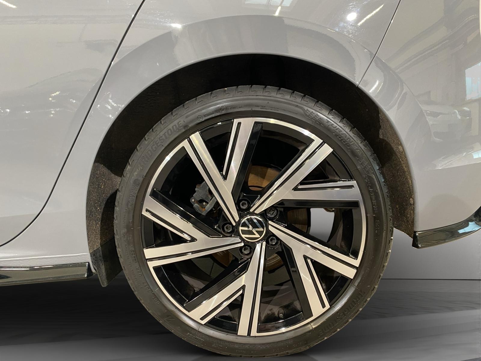 Volkswagen Golf 1.5 TSI Golf VIII R-Line