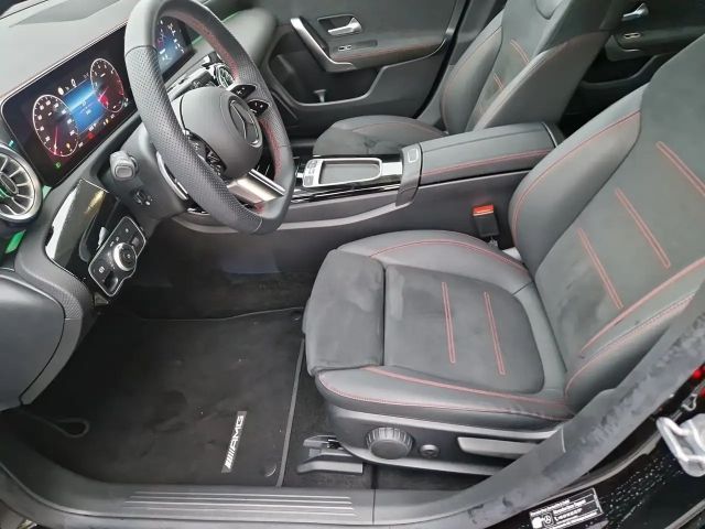 Mercedes-Benz CLA 200 AMG Line Coupé