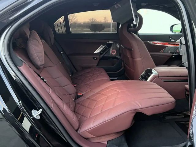 BMW 740 740d M-Sport Sedan xDrive