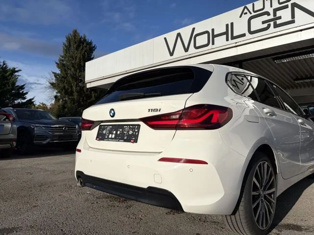 BMW 118 118i Sedan Sport Line
