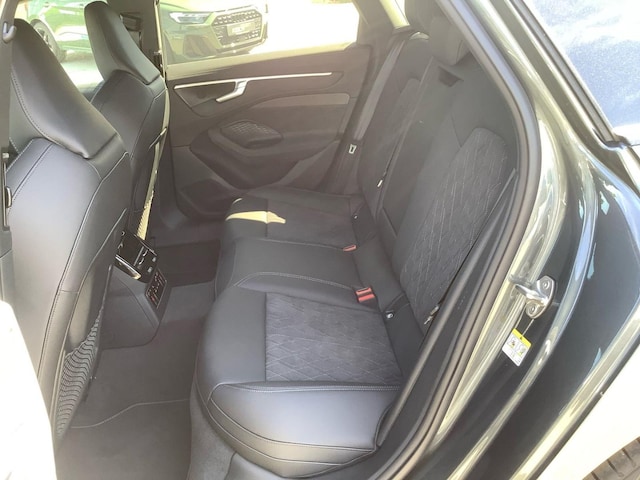 Audi A6 Avant Quattro S-Tronic