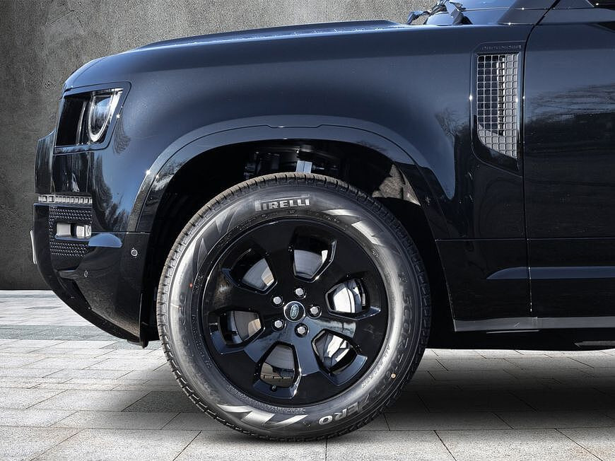 Land Rover Defender 110 Dynamic SE