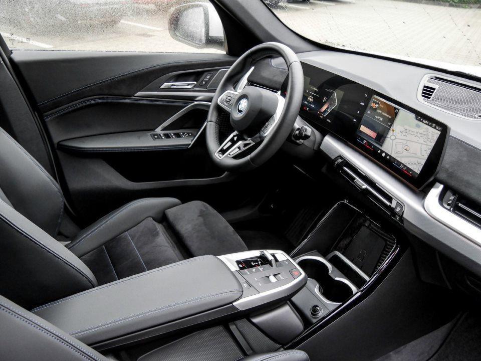 BMW iX1 xDrive30