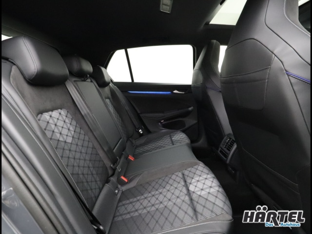 Volkswagen Golf 1.5 eTSI R-Line Style