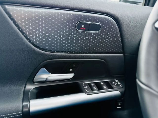 Mercedes-Benz GLA 200 Progressive Sedan