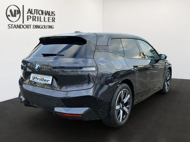 BMW iX xDrive