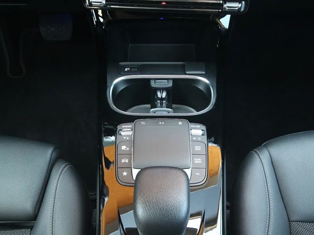 Mercedes-Benz A 180 A 180 d