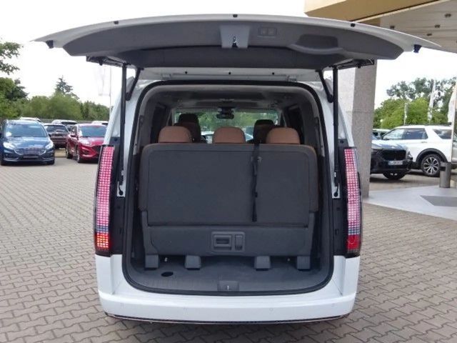 Hyundai Staria Signature