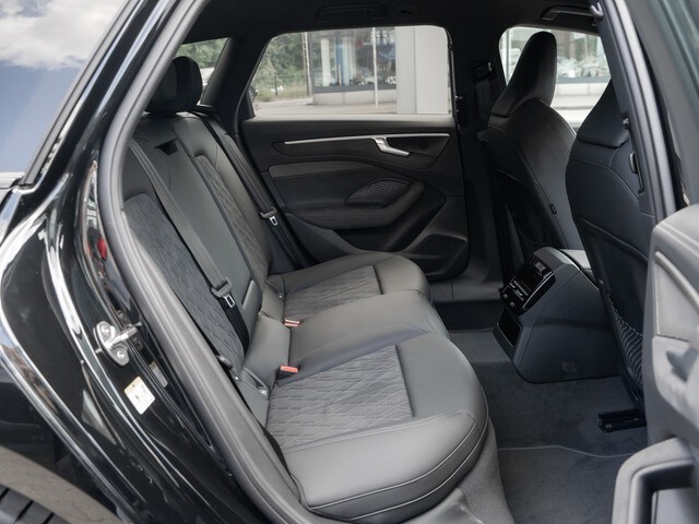 Audi A6 Avant Quattro S-Tronic