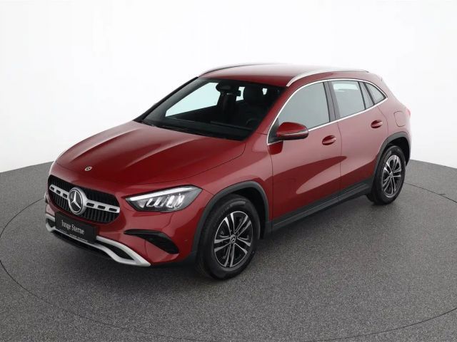 Mercedes-Benz GLA 180 Aut. AHK Park.Assistent Sitzhzg.