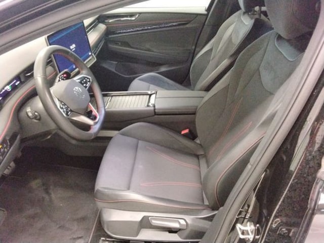 Volkswagen ID.7 340PS 4M NP.75T ACC.5J-G.WÄRMEPUMPE.AHK.AREA-VIEW.NAVI.HUD.LED.APP-C