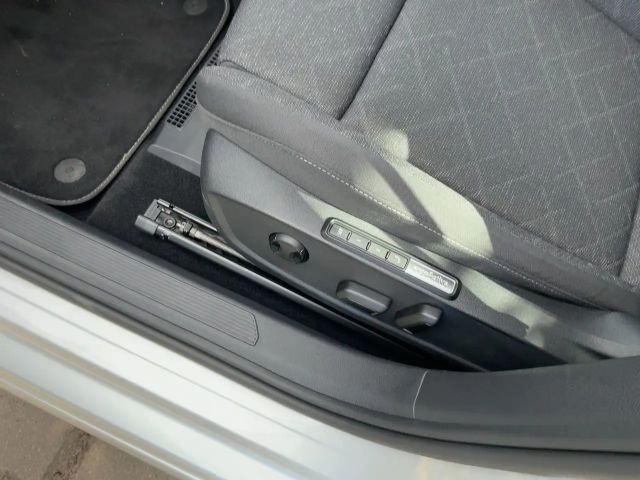 Volkswagen Golf DSG Life Variant