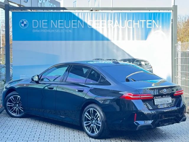 BMW 520 520i M-Sport Sedan